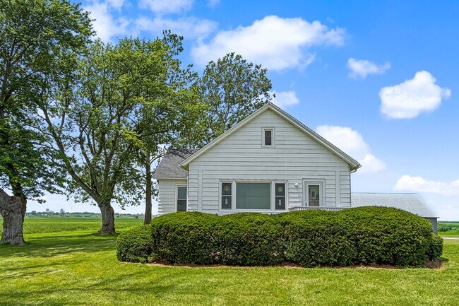 Building Photo - 3 Bedroom, 1 Bathroom Rural Home for Rent – Farmer City, IL-INTERIOR PHOTOS COMING SOON!