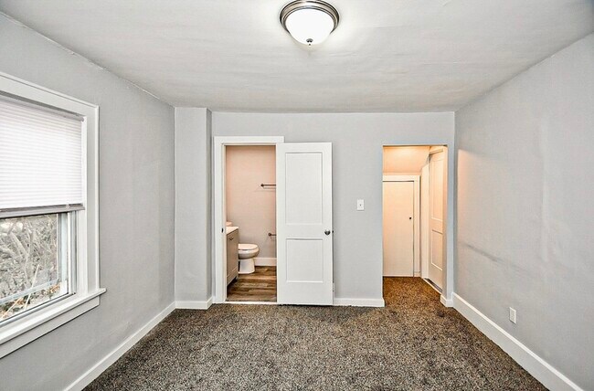 Building Photo - 3343 Waterside Dr