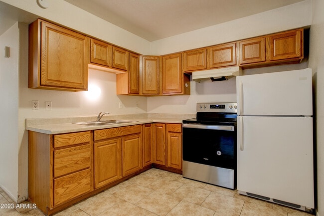 Building Photo - 7850 E Glenrosa Ave