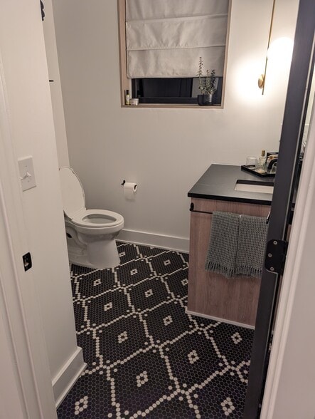 Building Photo - 409 Walnut Ave