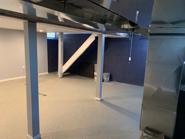 Building Photo - 3 Bedroom Updated Colonial - $1,350