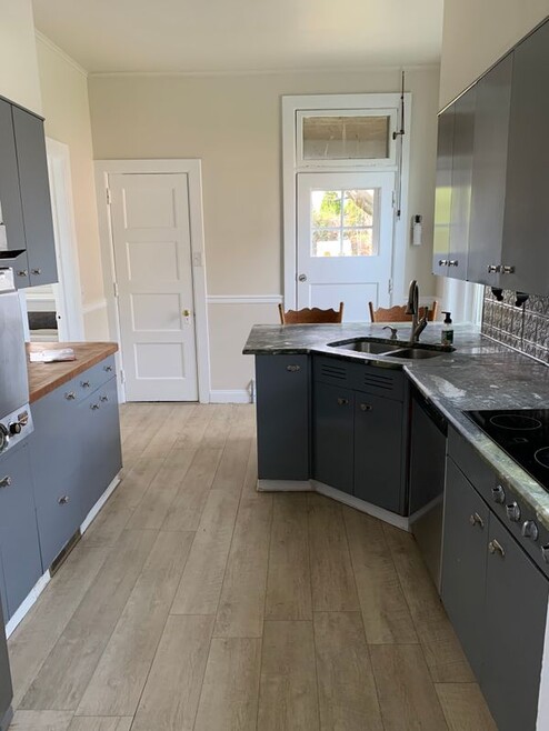 Building Photo - 517 Seneca St