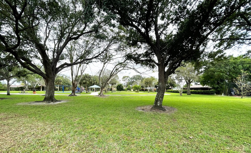 Building Photo - 1155 Summerwood Cir