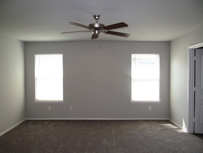 Building Photo - 3 BEDROOM, CONVENIENT TO SCOTT & WHITE