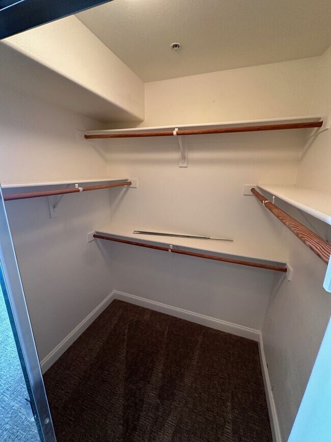 Building Photo - Beachfront Oasis - 3 bed 2 bath in Alamitos Beach with Parking