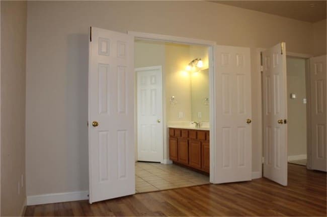 Building Photo - 6622 High Knoll Dr