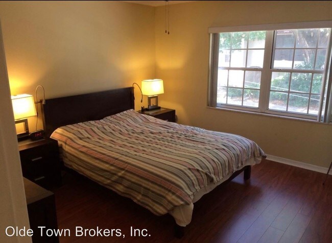 Building Photo - 2 br, 1.5 bath House - 621B E Amelia St.