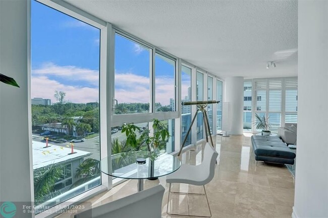 Building Photo - 715 Bayshore Dr