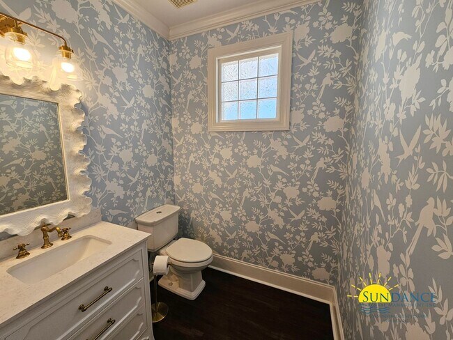 Building Photo - 360 Tradewinds Dr