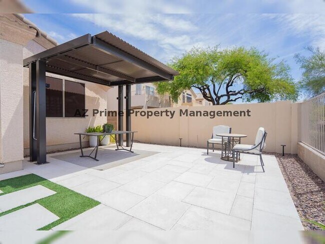 Building Photo - 5039 E Lucia Dr