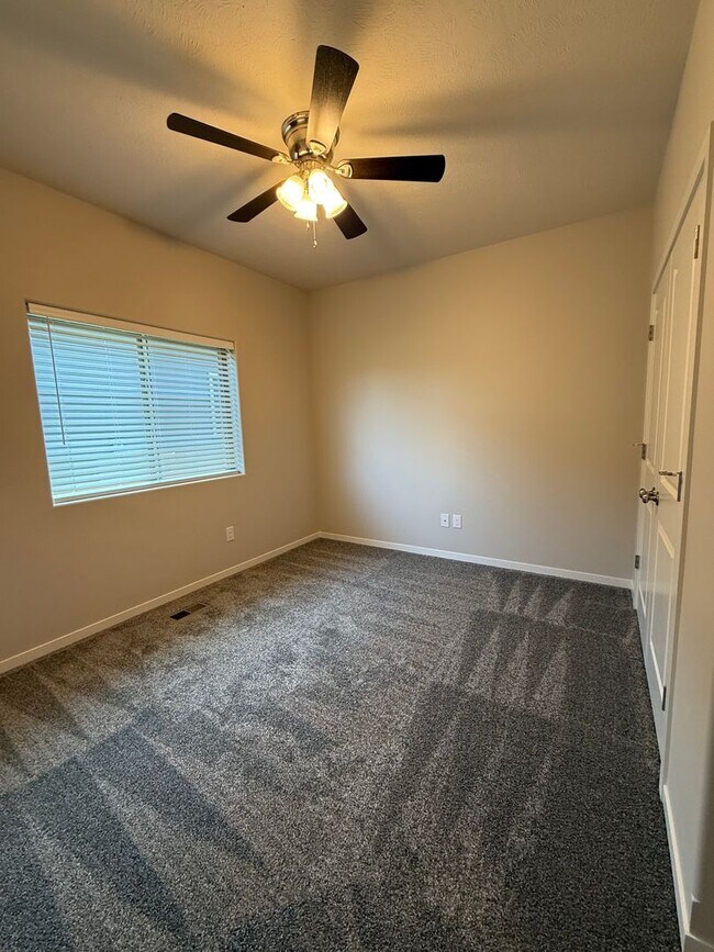 Building Photo - Brand new construction 3 bed/3 bath ranch townhome in North Lincoln