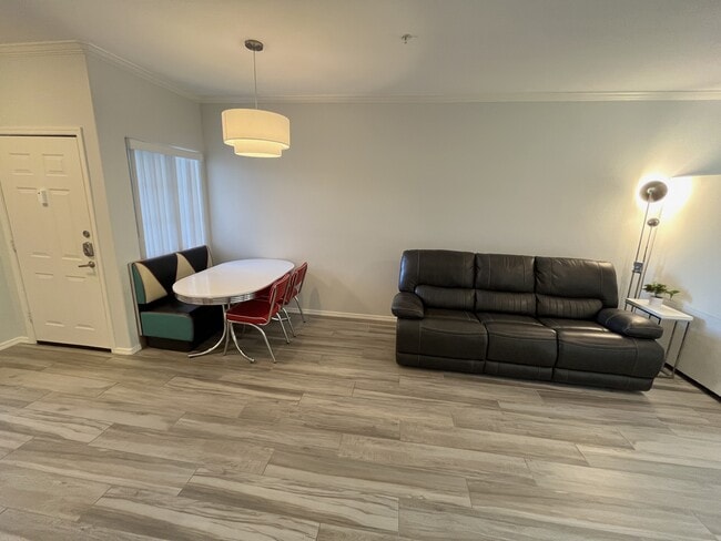 Building Photo - 1941 S PIERPONT Dr