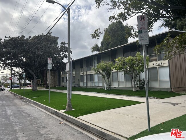 Building Photo - 11131 Rose Blvd