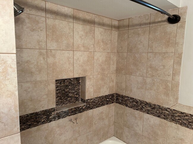 Building Photo - 1702 Maux Dr