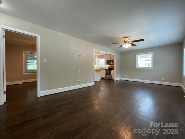 Building Photo - 2014 Eastway Dr