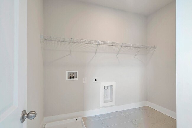 Building Photo - Luxury Westshore Townhome