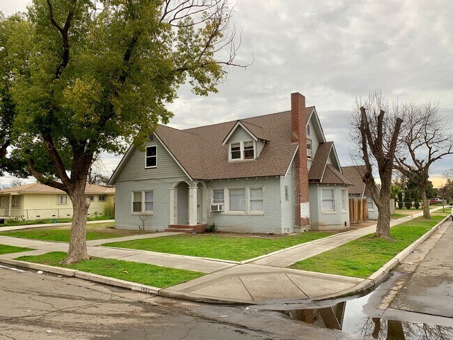 Building Photo - 1452 N 5th St