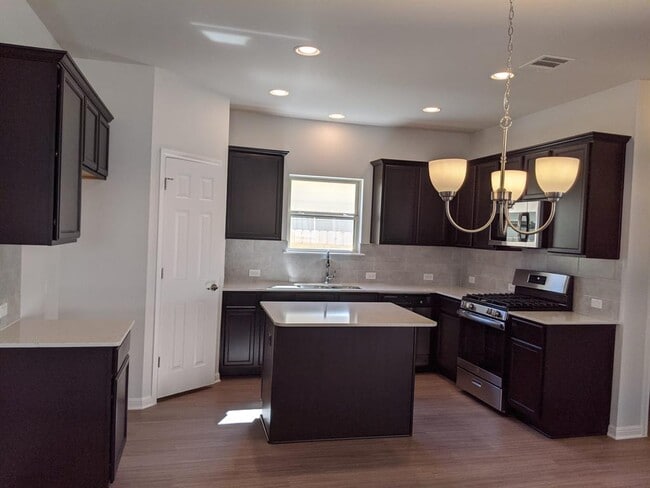 Building Photo - 905 Durness Dr