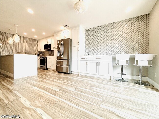 Building Photo - 1455 Curlew Ave