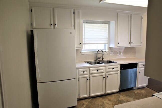 Building Photo - 3510 Vienna Dr