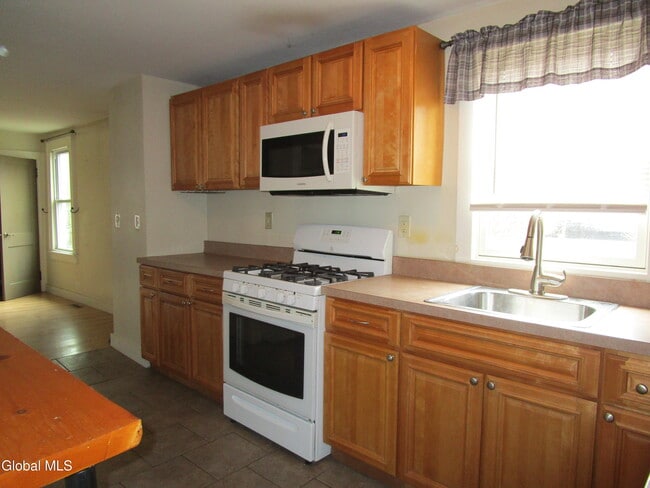 Building Photo - 1303 8th Ave