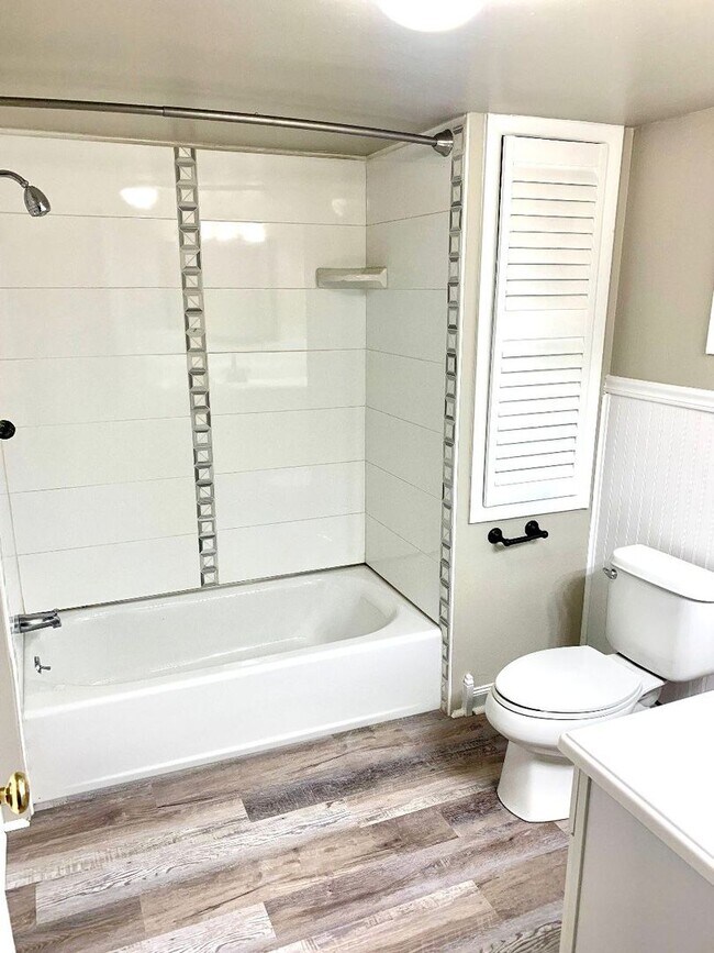 Building Photo - Spacious 4-Bedroom Home in Berkeley – Grea...
