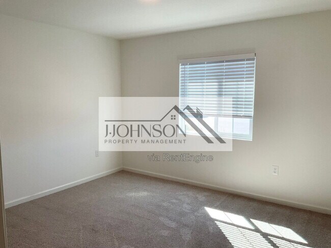Building Photo - 2451 Riparia St