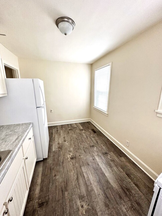Building Photo - 2 Bedroom Home For Rent Near The Montgomery County Library!