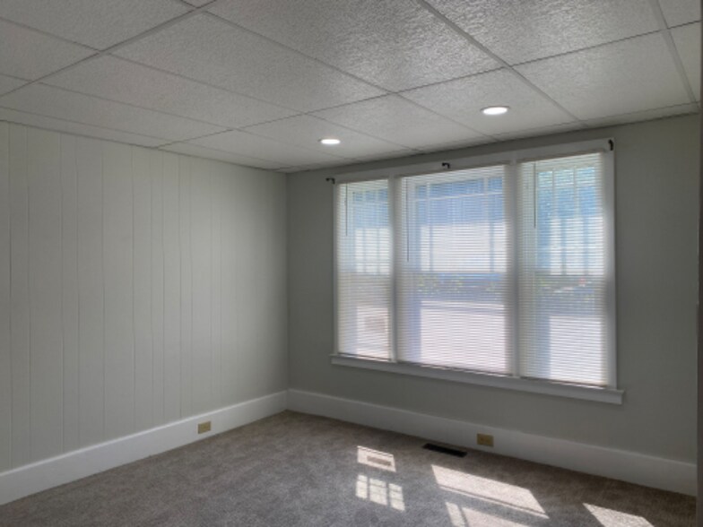 Building Photo - 169 W Gibson St