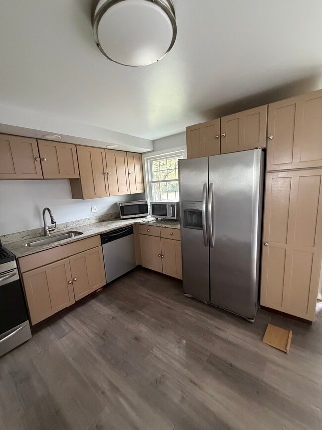 Building Photo - 23 Kern Dr