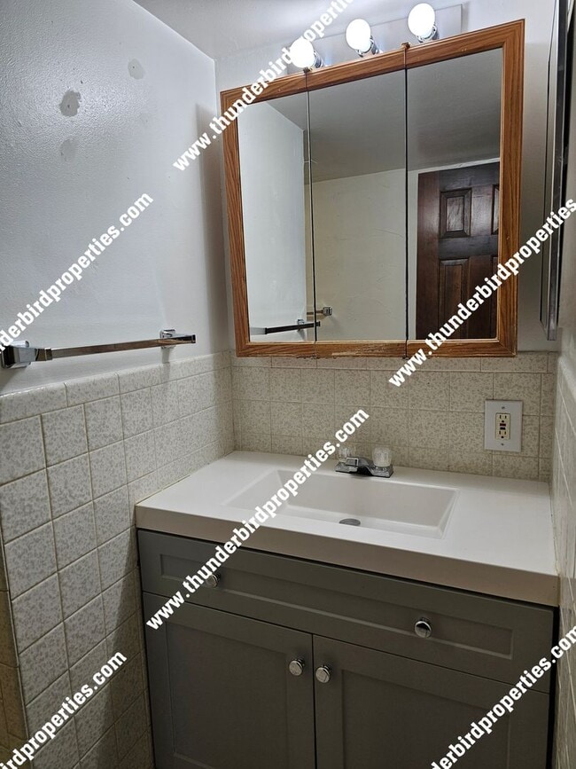 Building Photo - 325 San Andres Ave NW