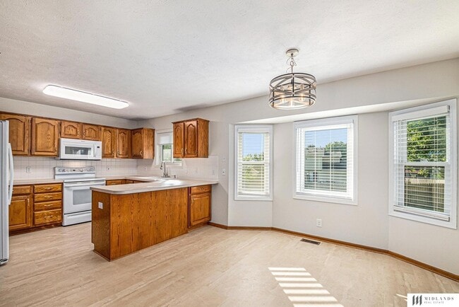 Building Photo - 11419 S 44th St