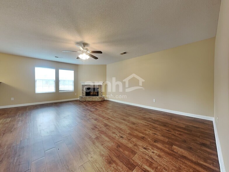 Building Photo - 10098 Chariden Dr