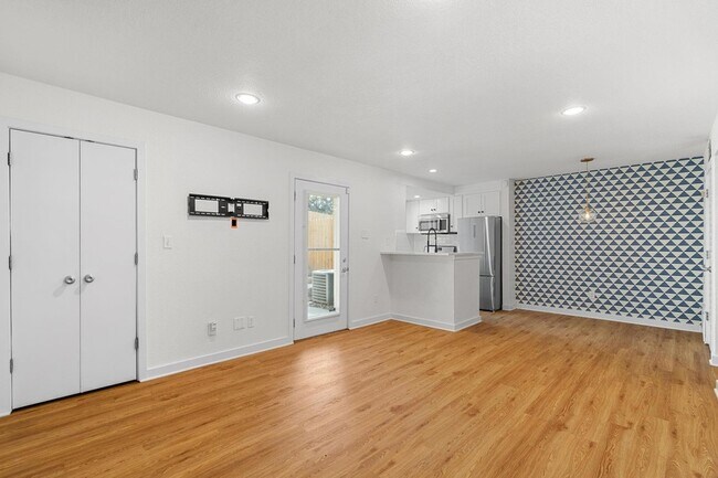 Building Photo - 3601 Menchaca Rd