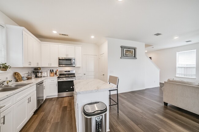 Building Photo - 26407 Red Clover Dr