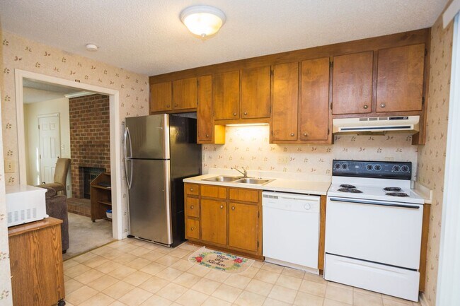 Building Photo - 2 bed, 1.5 bath Duplex in American Village Minutes to Duke University!