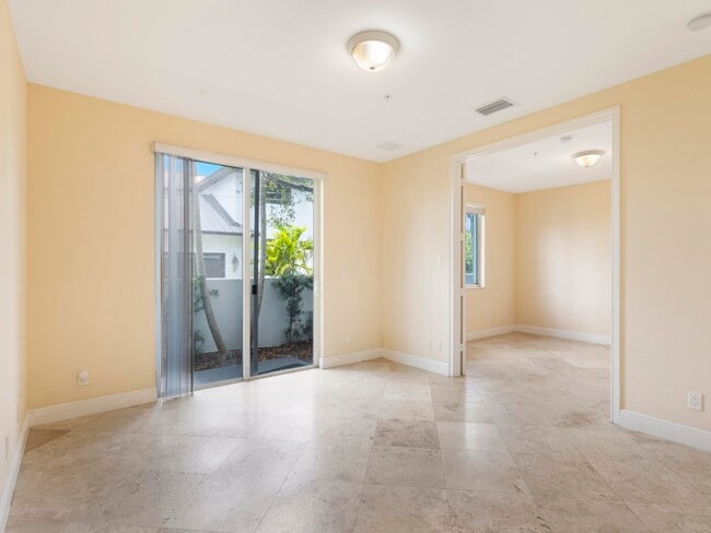 Building Photo - 3028 Waterside Cir