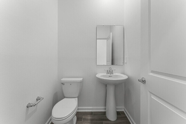 Building Photo - Available on July 10! Solar panel Spacious 3 bedroom house with all appliances included.