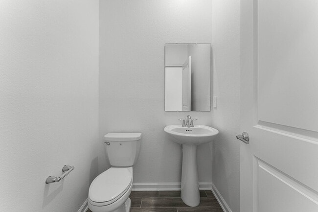 Building Photo - Solar panel Spacious 3 bedroom house with all appliances included.