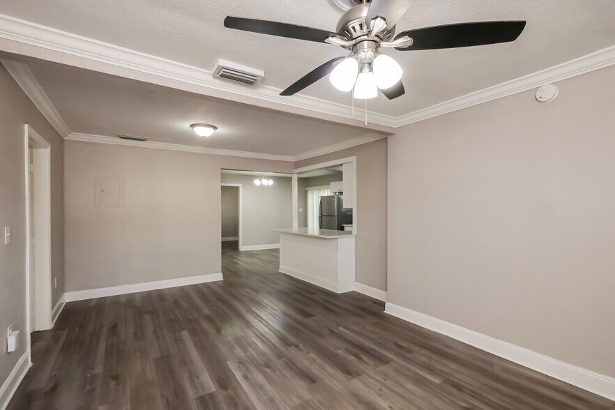 Building Photo - 1001 SW 25th Ave