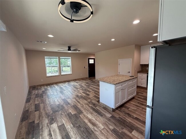 Building Photo - 1008 Makayla Dr