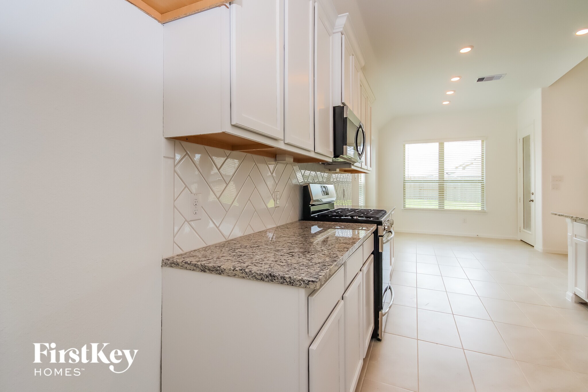 Building Photo - 9451 Vis Fls Trce