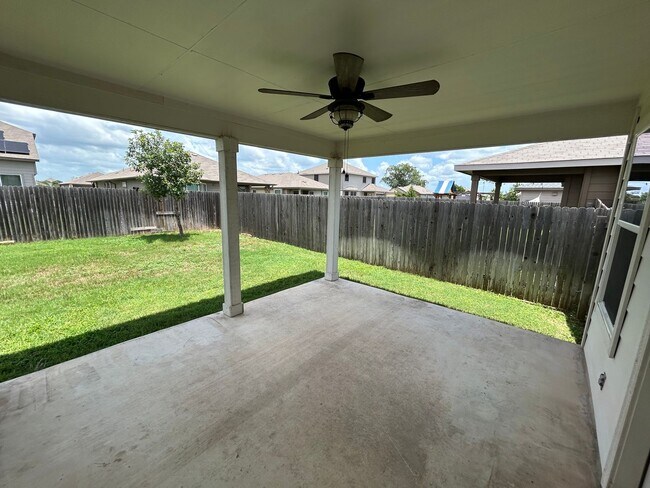 Building Photo - 3/2/2 in Avery Park / Fridge Included  / W...