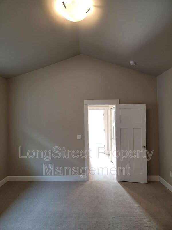 Building Photo - 5221 SW Hudson Ave