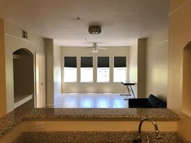 Building Photo - 2801 Chancellorsville Dr