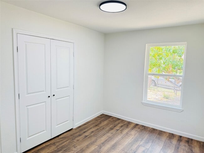 Building Photo - 740 Bimebella Ln