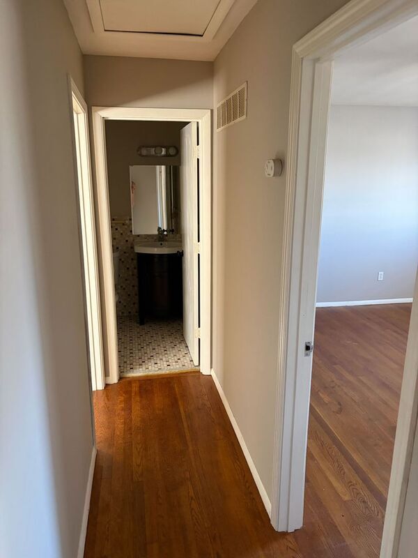 Building Photo - 1511 Sylvan Ln