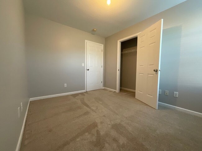 Building Photo - 3 bedroom/2 bath home