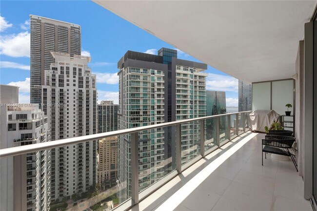 Building Photo - 1100S S Miami Ave