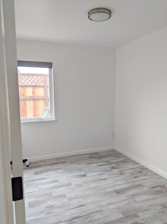 Building Photo - Adorable 1 Bedroom 1 Bath in Seaside